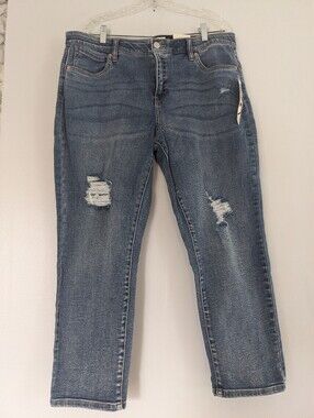 NWT Ricki's Jeans Girlfriend Size 14 Light Wash Thrashed Short Denim Plus